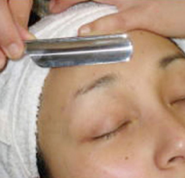 おウチでもできる女性のお顔そり講座